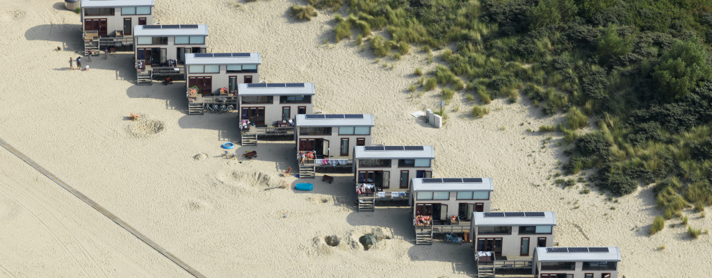 Luchtfoto strandhuisjes.png